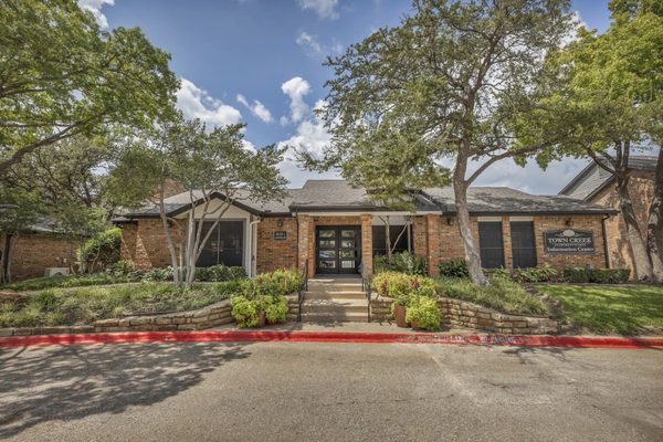 Town Creek apartments in Coppell, TX