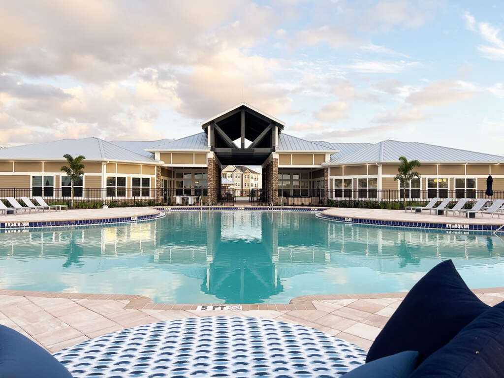 Carlton at Lake Dexter apartments in Winter Haven, FL