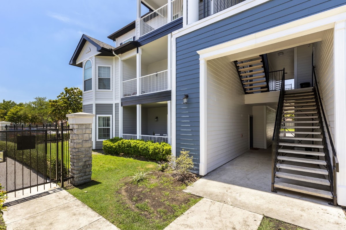 The Addison at Sugar Land apartments in Sugar Land, TX