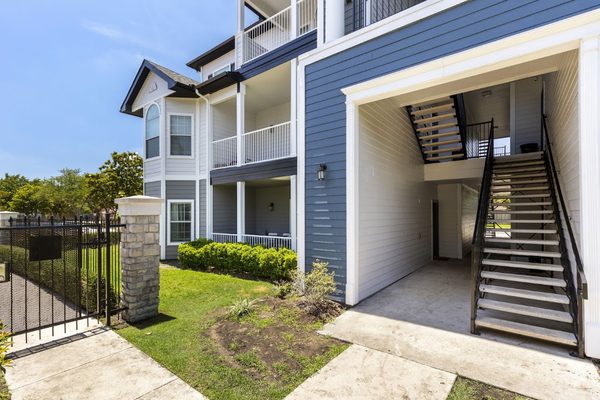 The Addison at Sugar Land apartments in Sugar Land, TX