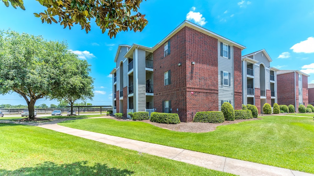 The Flats at Sugarland apartments in Sugar Land, TX