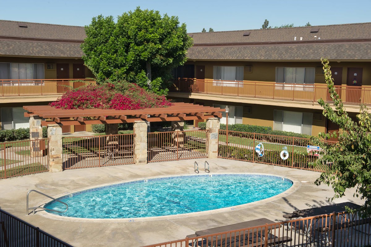 Chatham Village apartments in Tustin, CA