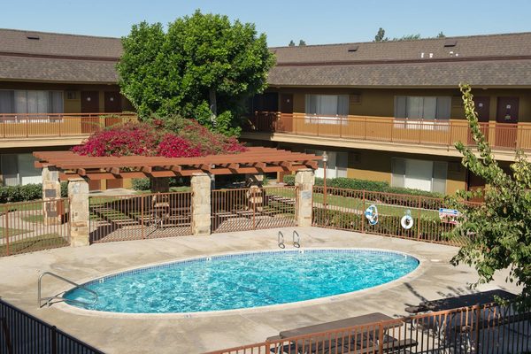 Chatham Village apartments in Tustin, CA