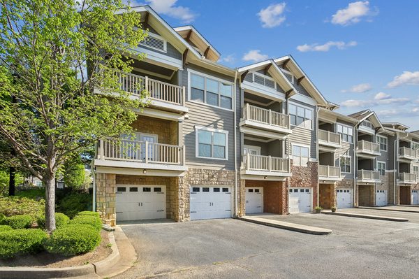 The Regency at Johns Creek Walk apartments in Johns Creek, GA