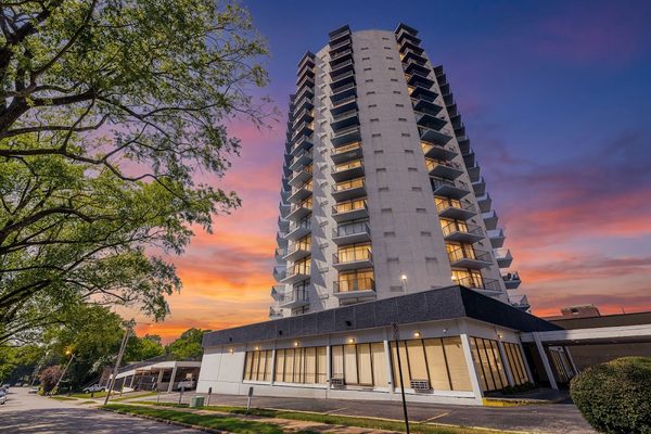 Azur Tower Apartments apartments in Memphis, TN