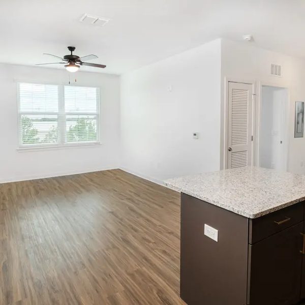 Seminole Square apartments in Largo, FL