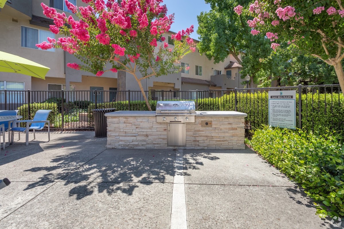 Sharps & Flats Apartment Homes apartments in Davis, CA
