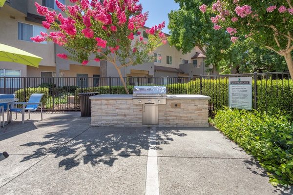 Sharps & Flats Apartment Homes apartments in Davis, CA