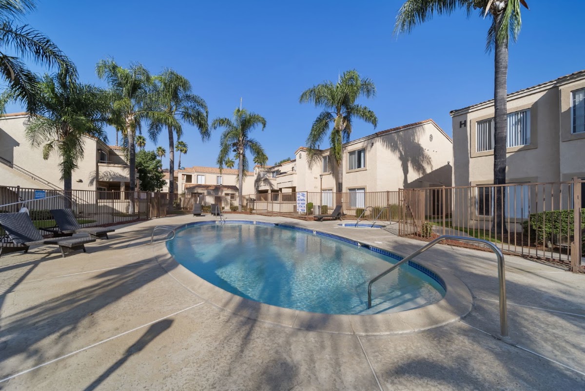Las Palmas apartments in Rialto, CA