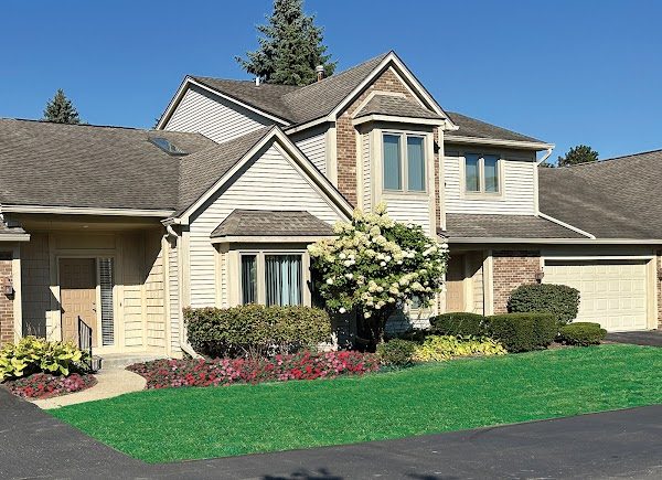 Covington Club Luxury Townhomes apartments in Farmington Hills, MI