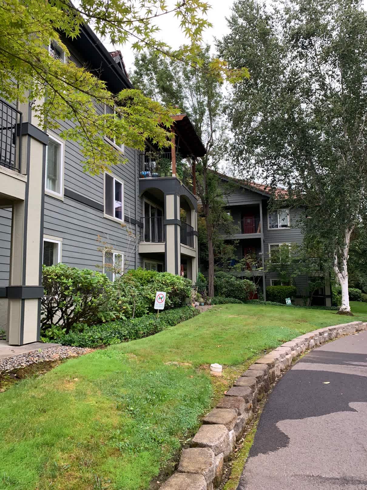 Fanno Creek Village Apartments apartments in Tigard, OR