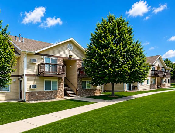 Lakeview I & II apartments in Lake Elsinore, CA