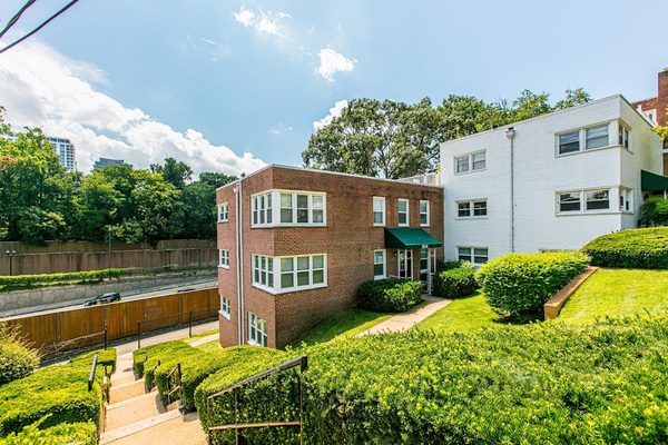 Park Georgetown apartments in Arlington, VA