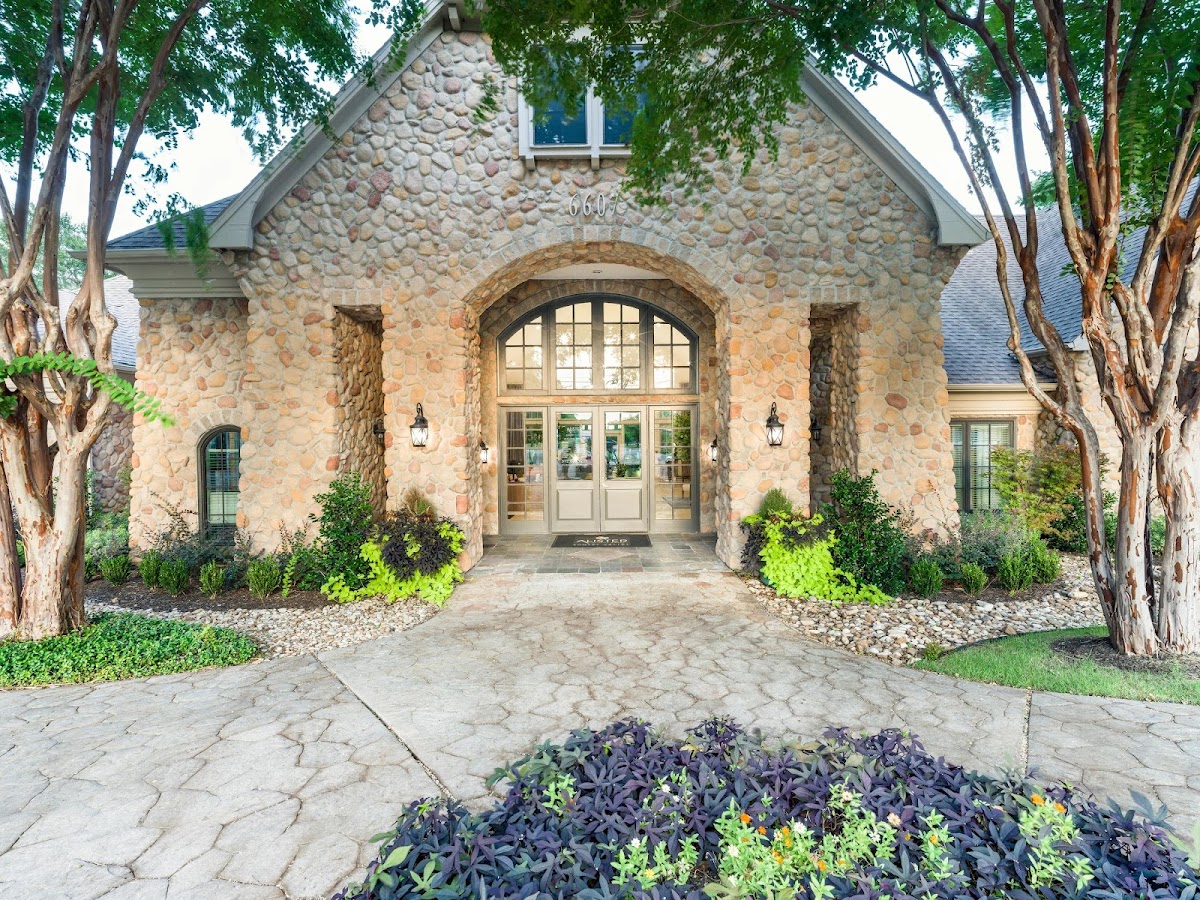 Alister Sunset Valley apartments in Austin, TX