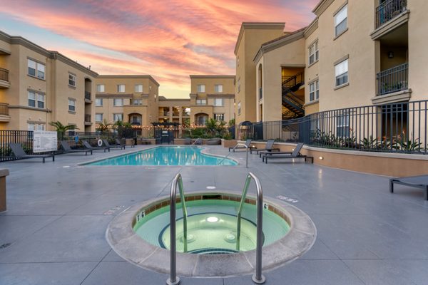 Pinnacle at Fullerton Apartments apartments in Fullerton, CA