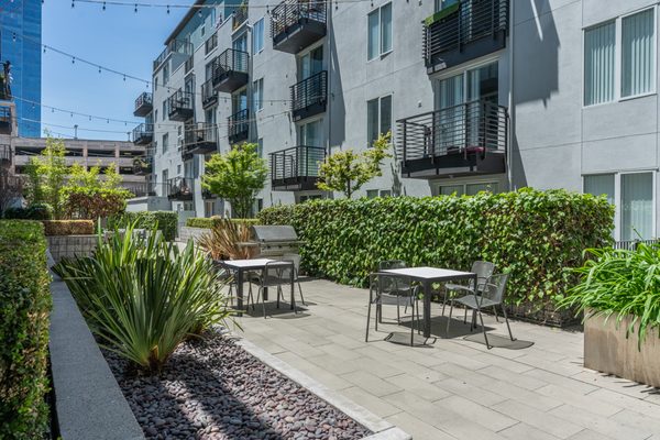 Domain Oakland apartments in Oakland, CA