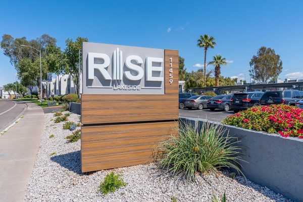 Rise Lakeside apartments in Phoenix, AZ
