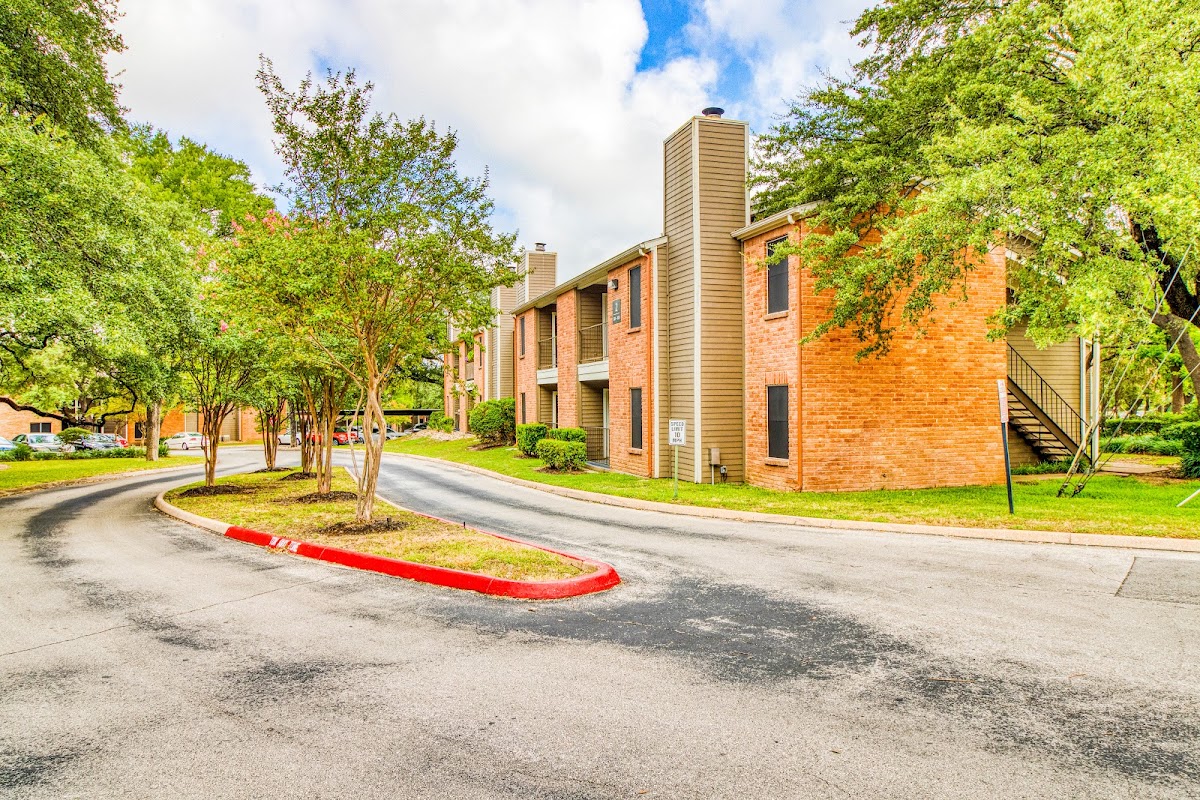 Village Oaks Apartments apartments in Austin, TX