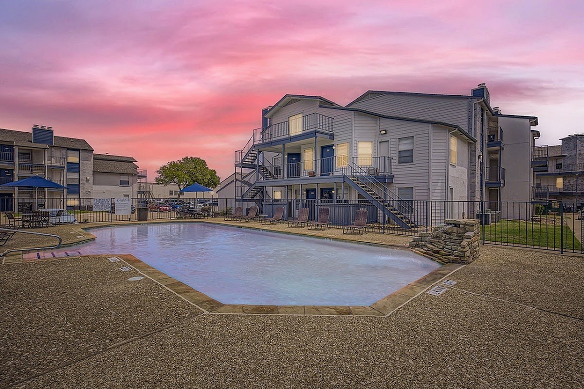 Rise at Town East apartments in Mesquite, TX