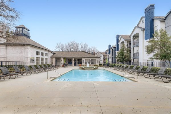 Rise Skyline apartments in Mesquite, TX