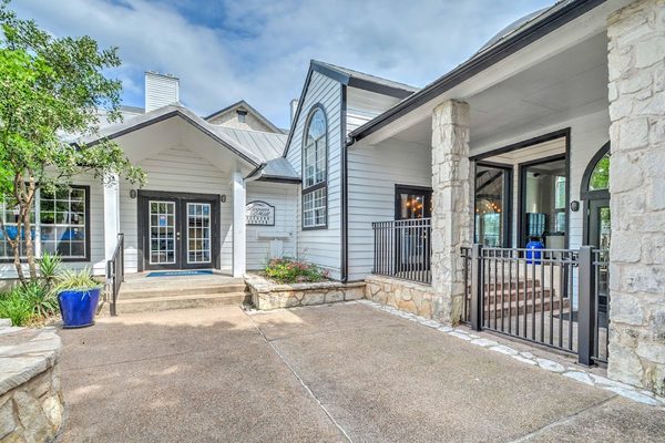 Logan's Mill apartments in Austin, TX