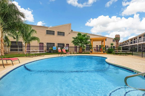 Queens Lane Apartments & Townhomes apartments in Pasadena, TX