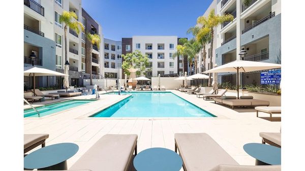 Elan Huntington Beach apartments in Huntington Beach, CA