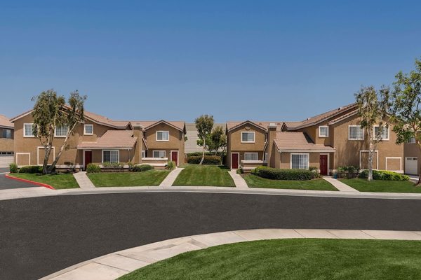 Linden Court apartments in Rialto, CA