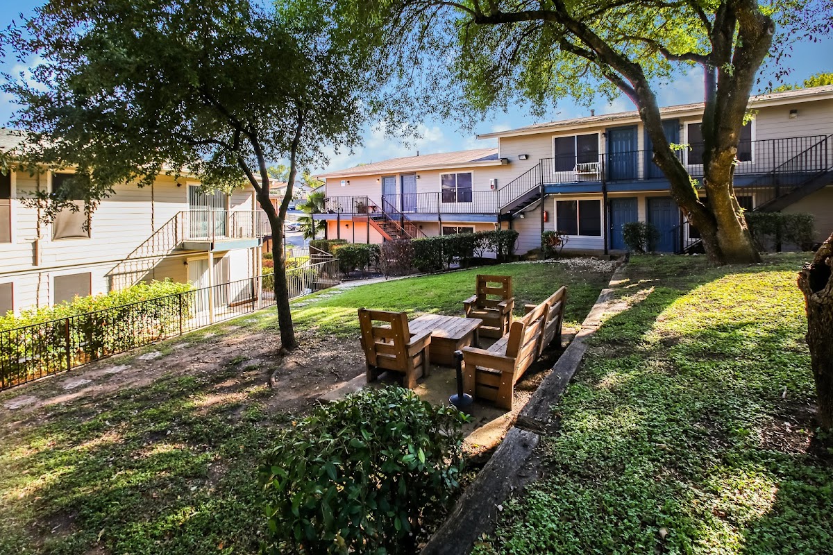 Easton Hills apartments in Austin, TX