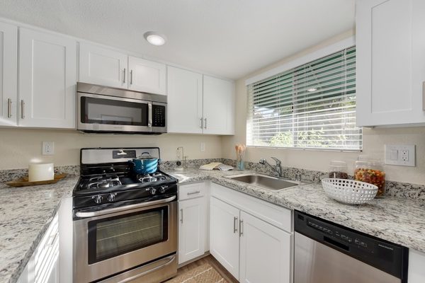 West Oaks Apartments apartments in Lancaster, CA
