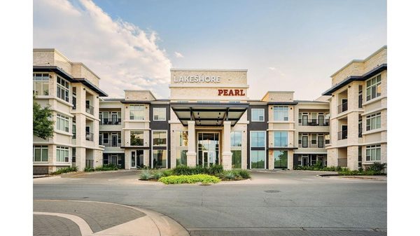 Lakeshore Pearl apartments in Austin, TX