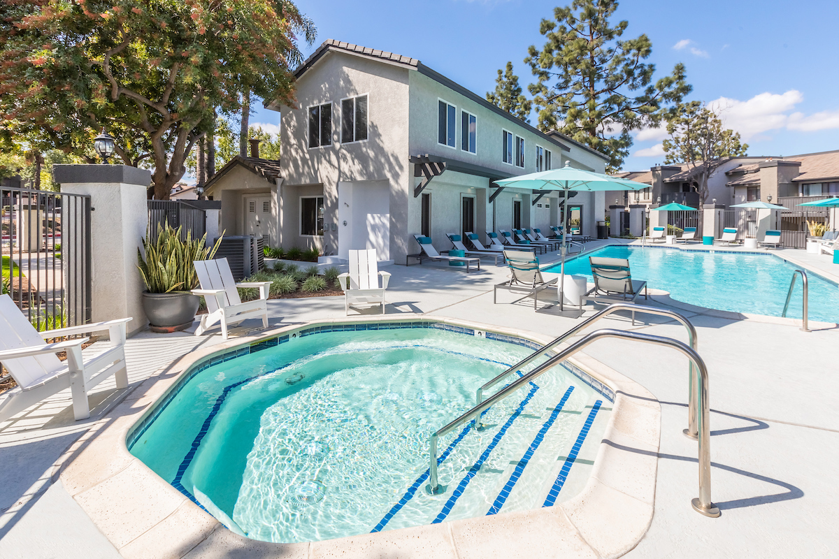 Hensley at Corona Pointe apartments in Corona, CA