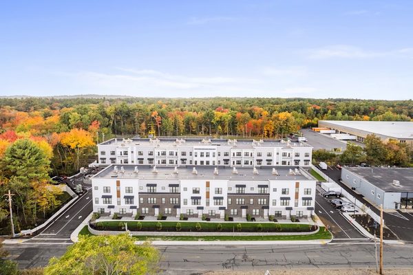 Lume Luxury Apartments and Townhomes apartments in Wilmington, MA