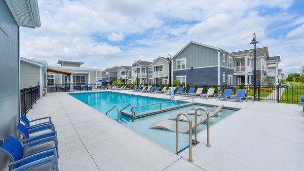 Springs at Orchard Road apartments in Aurora, IL