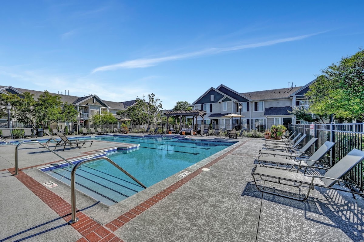 Farmington Lakes Apartments apartments in Oswego, IL