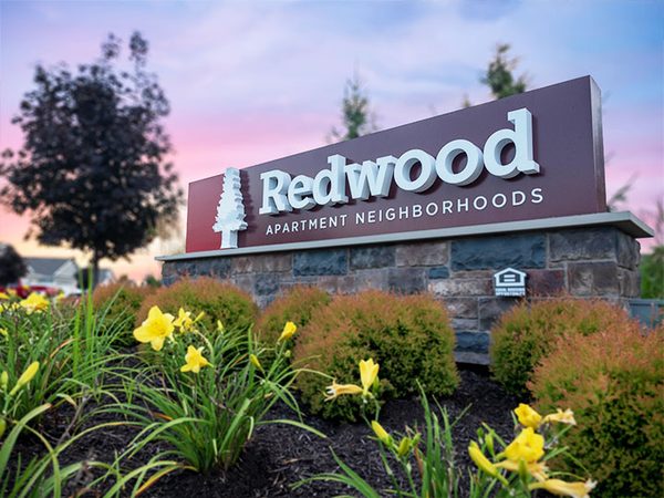 Redwood Aurora apartments in Aurora, IL