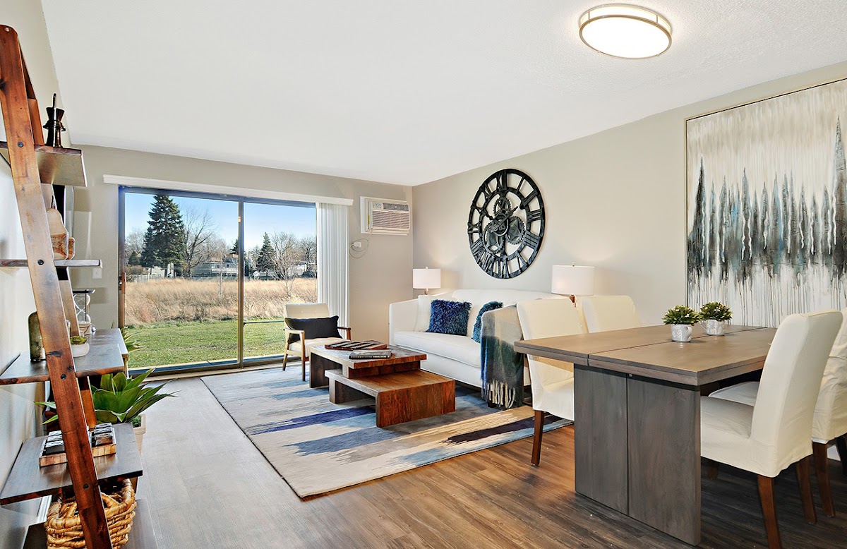 Fifteen 98 Naperville Apartment Homes apartments in Naperville, IL