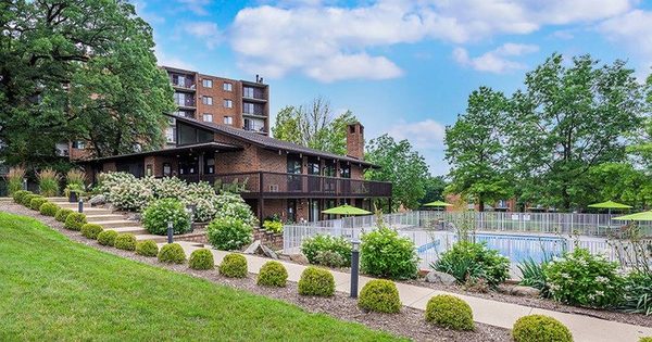 Views of Naperville apartments in Naperville, IL