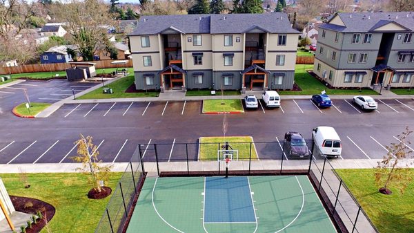 Claxter Crossing apartments in Salem, OR