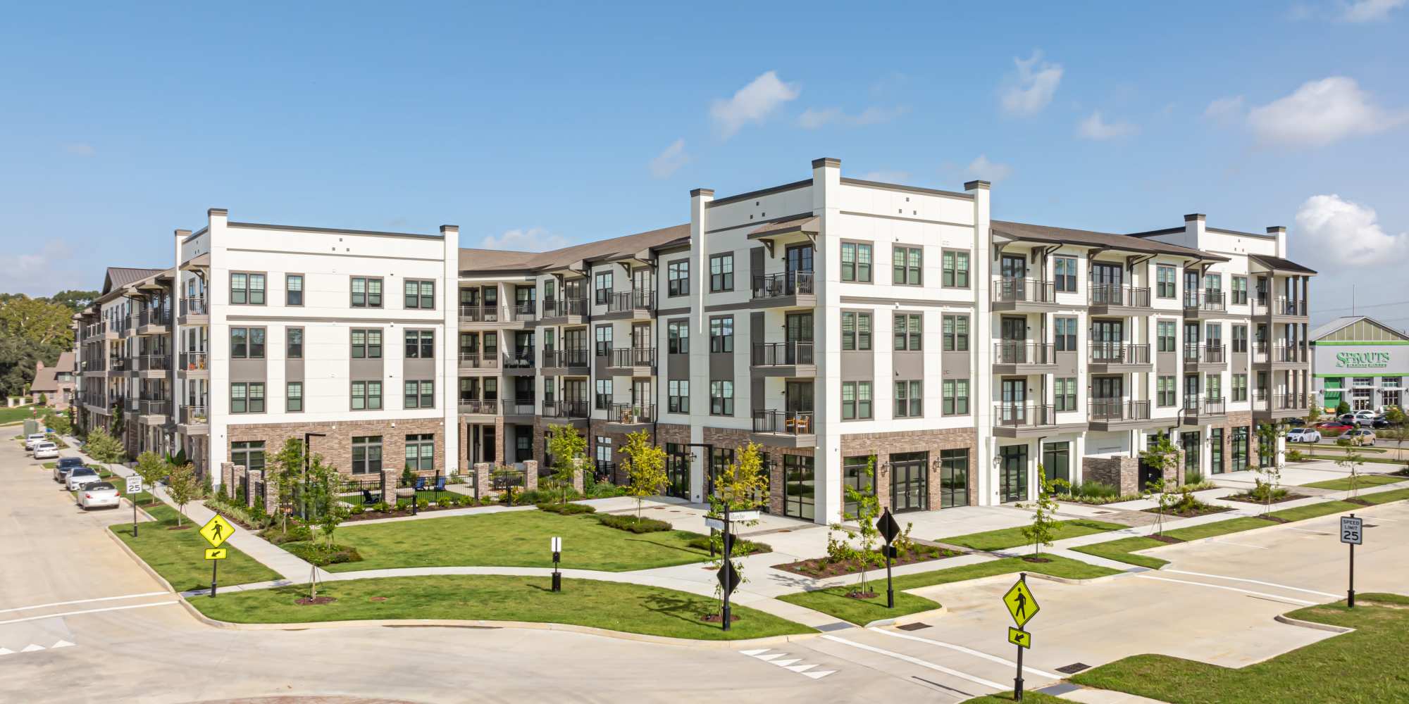 The Everly at Rouzan apartments in Baton Rouge, LA