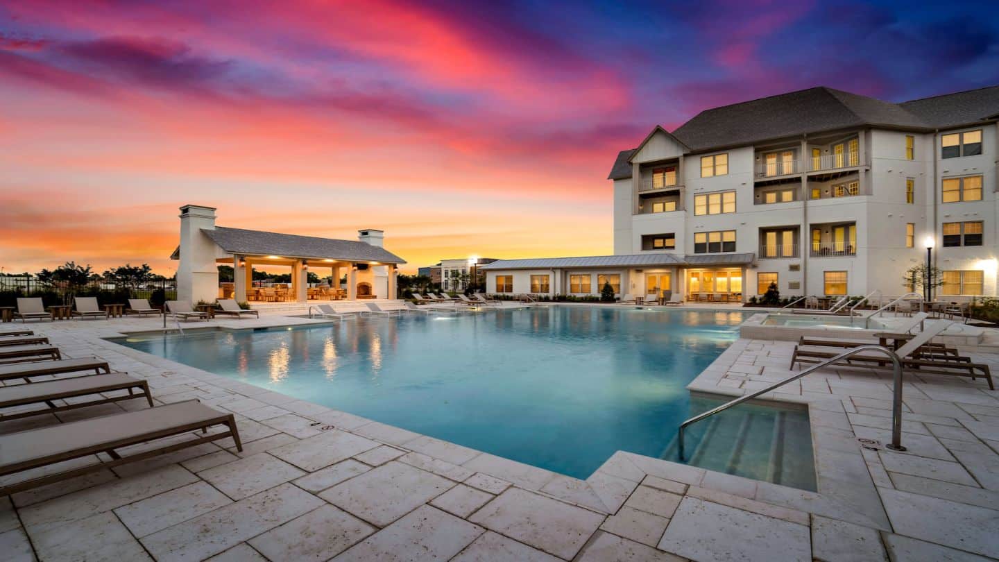 Highland at Springhill apartments in Mobile, AL