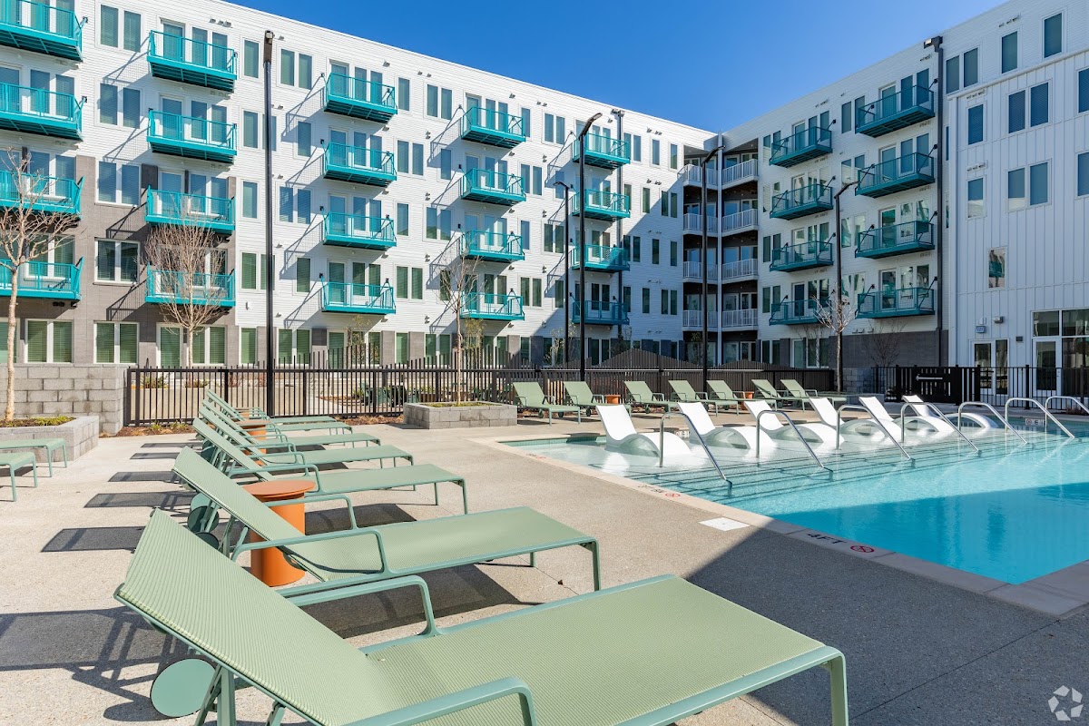 Emblem Park apartments in Nashville, TN
