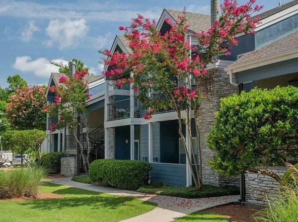 The Pointe of Ridgeland apartments in Ridgeland, MS