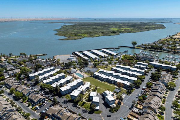 Marina Heights apartments in Pittsburg, CA