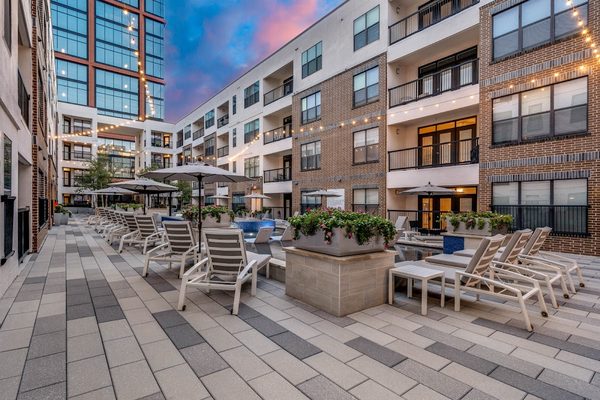 AMLI Quadrangle apartments in Dallas, TX