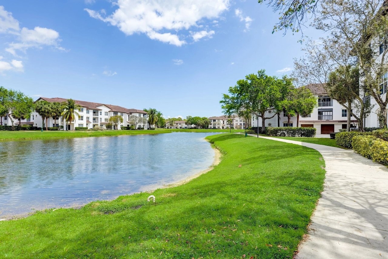 Savona Grand Apartments apartments in Boynton Beach, FL