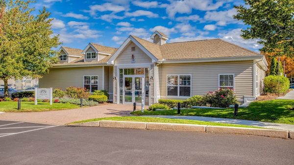 Saunders Crossing apartments in Lawrence, MA