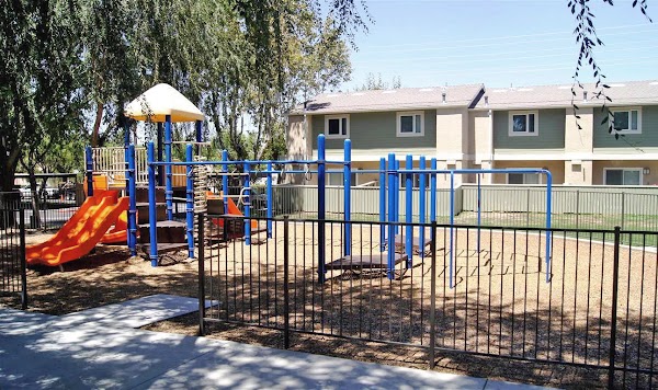 Village Meadows Townhomes apartments in Hemet, CA