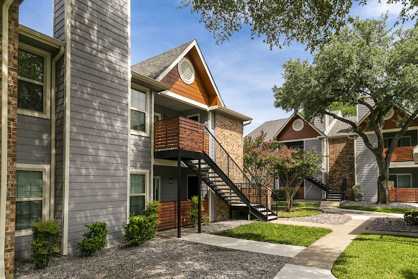Hebron Oaks Apartments apartments in Addison, TX