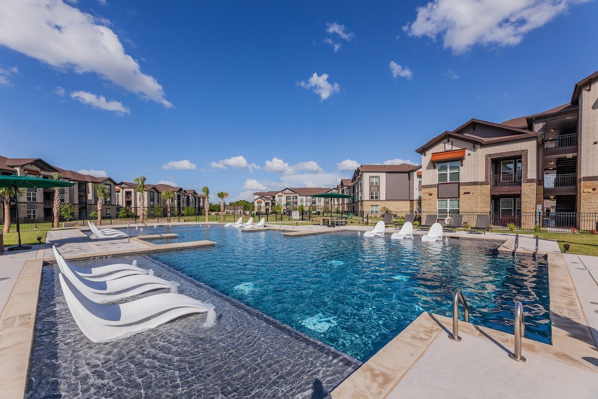 The Beacon on Westmoreland Apartments apartments in Desoto, TX